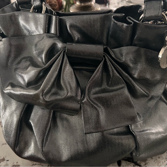 Elle Silver Metallic Bow Purse - Picture 2 of 6